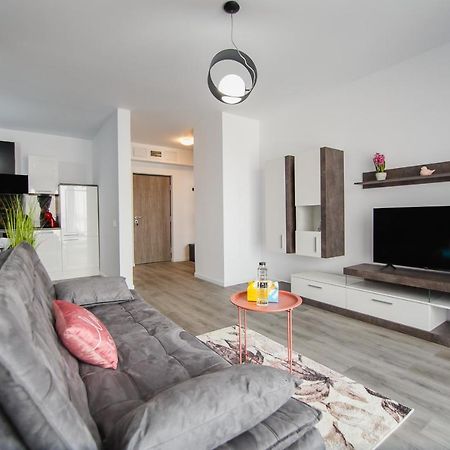 Trio Pink Apartment ออราแด ภายนอก รูปภาพ
