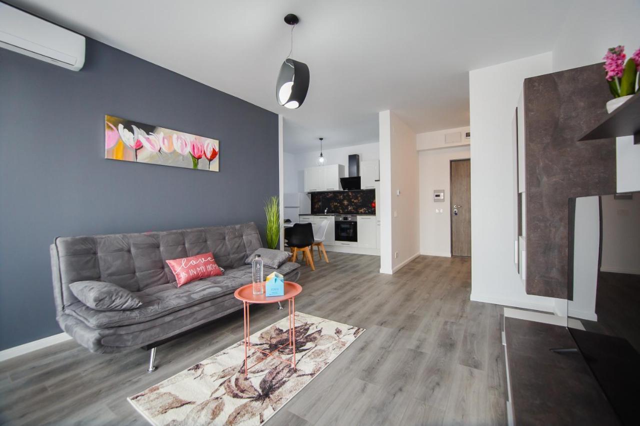 Trio Pink Apartment ออราแด ภายนอก รูปภาพ