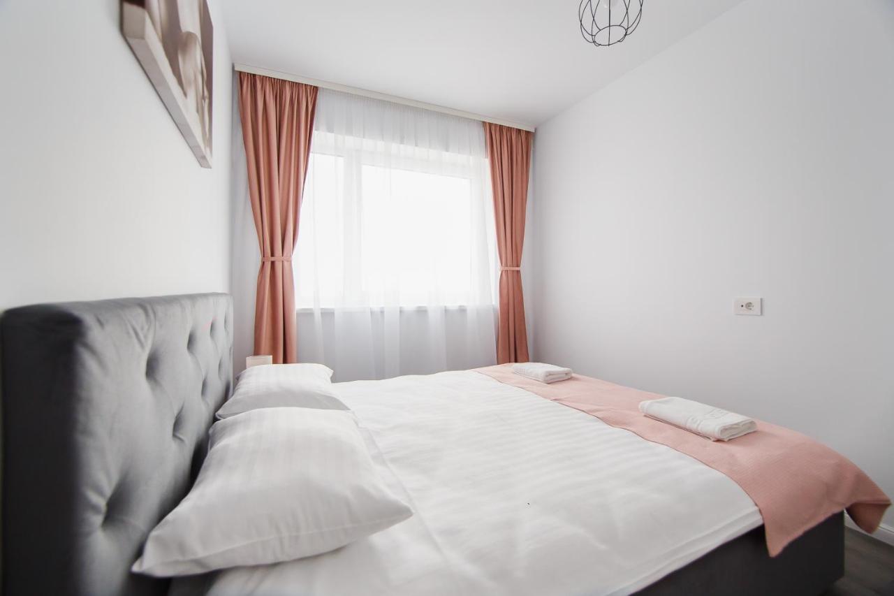 Trio Pink Apartment ออราแด ภายนอก รูปภาพ