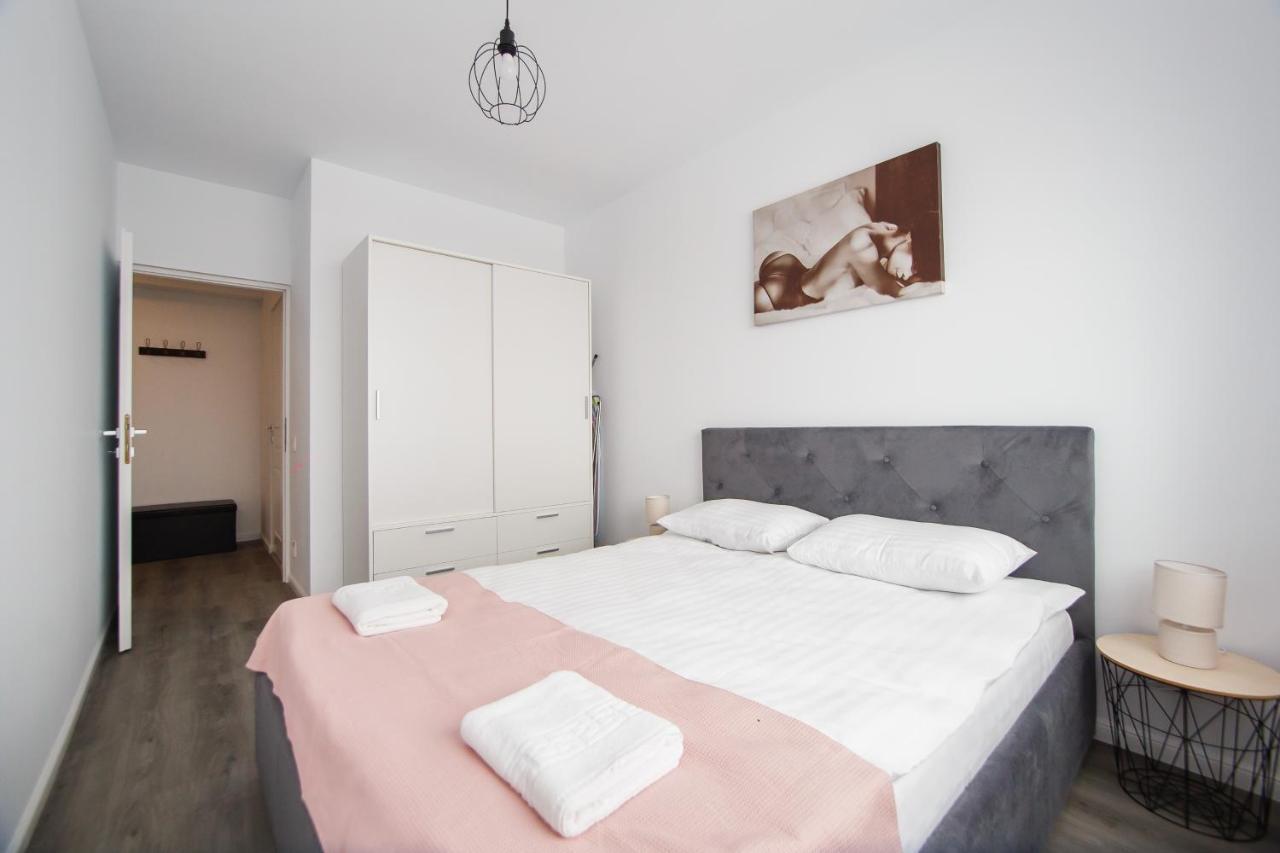 Trio Pink Apartment ออราแด ภายนอก รูปภาพ