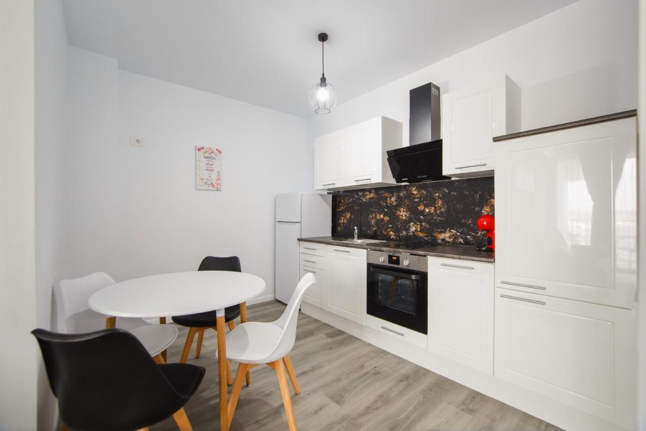Trio Pink Apartment ออราแด ภายนอก รูปภาพ