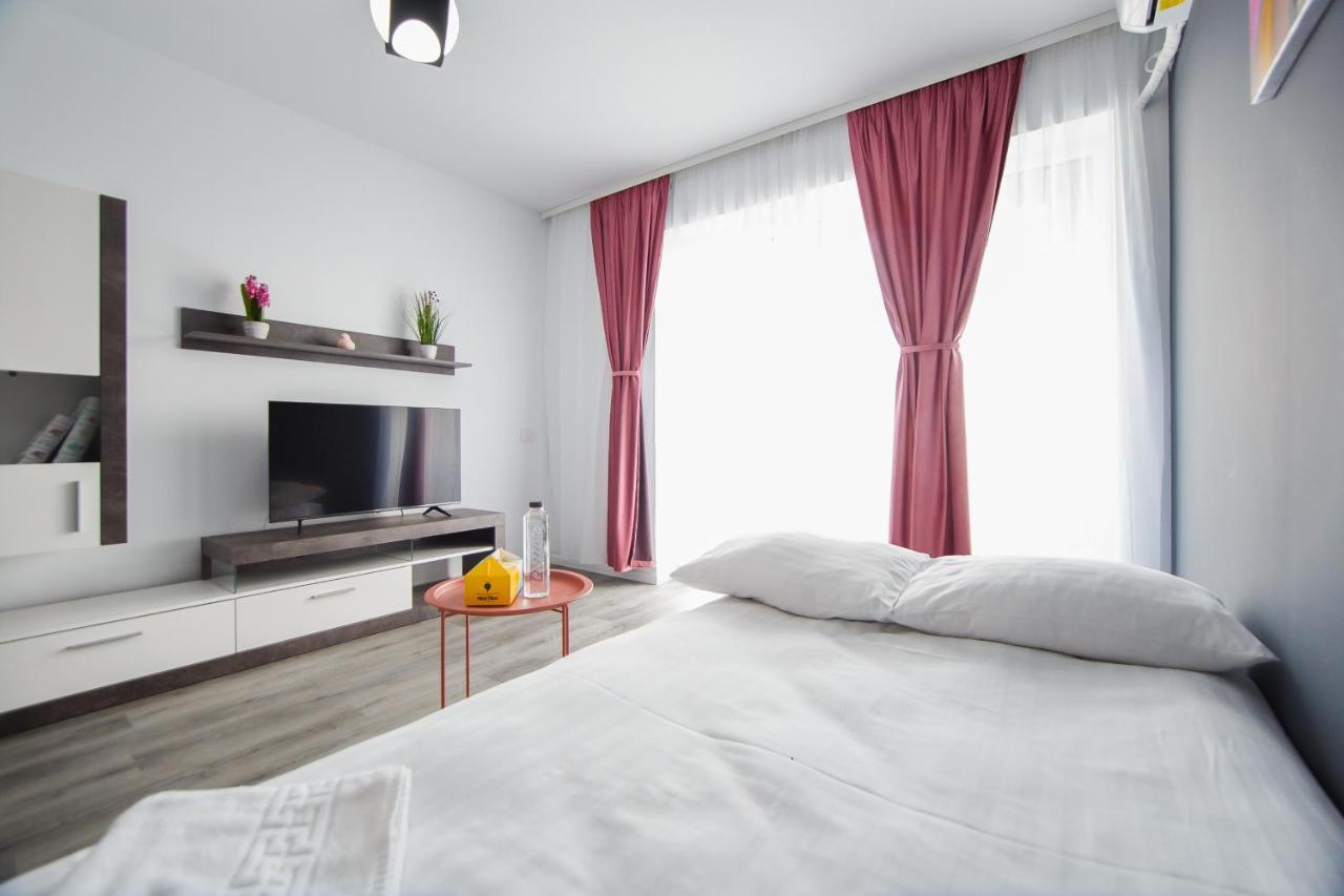 Trio Pink Apartment ออราแด ภายนอก รูปภาพ