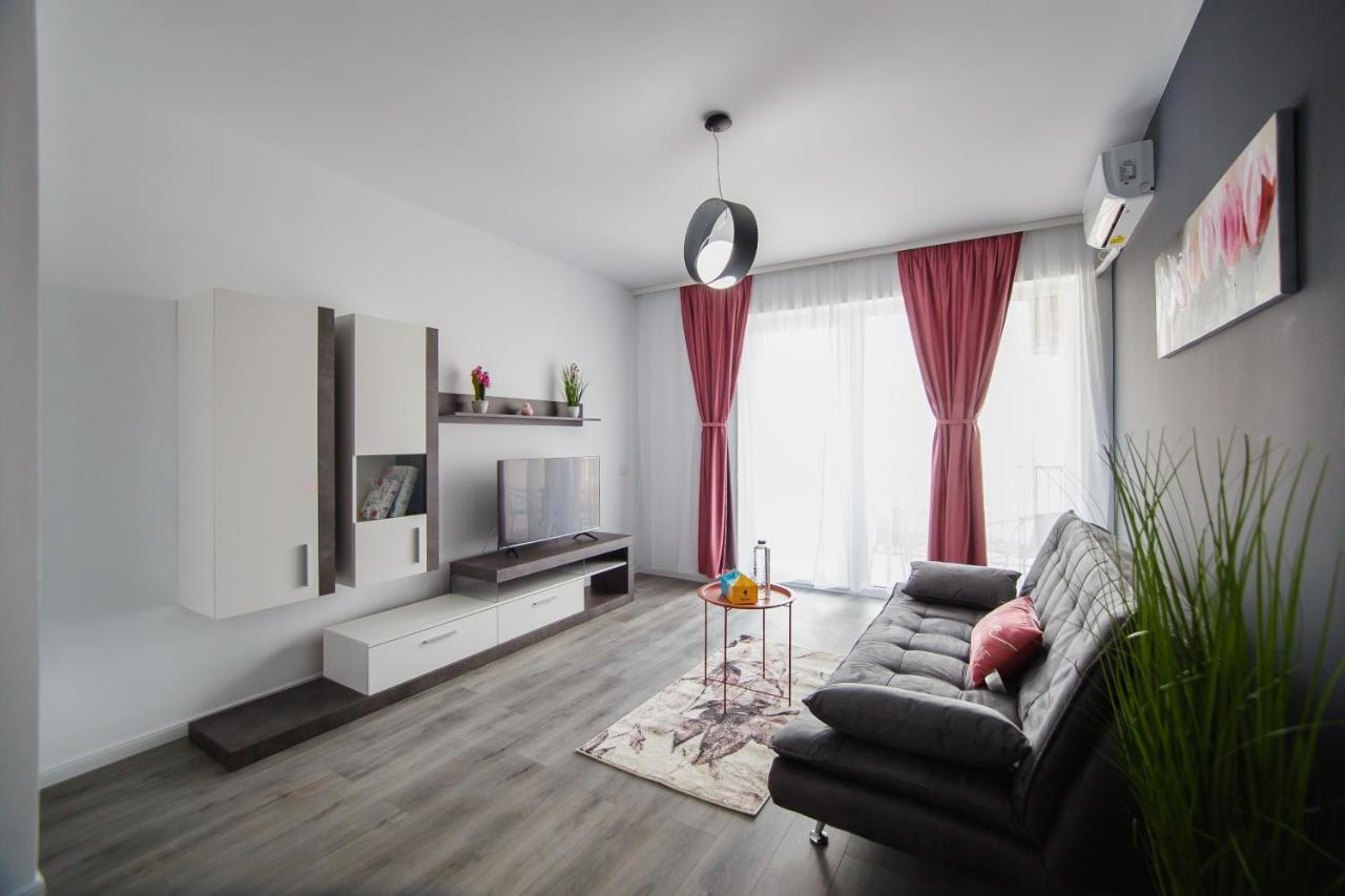 Trio Pink Apartment ออราแด ภายนอก รูปภาพ