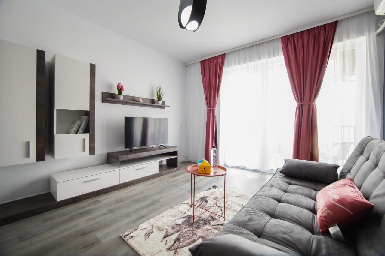Trio Pink Apartment ออราแด ภายนอก รูปภาพ
